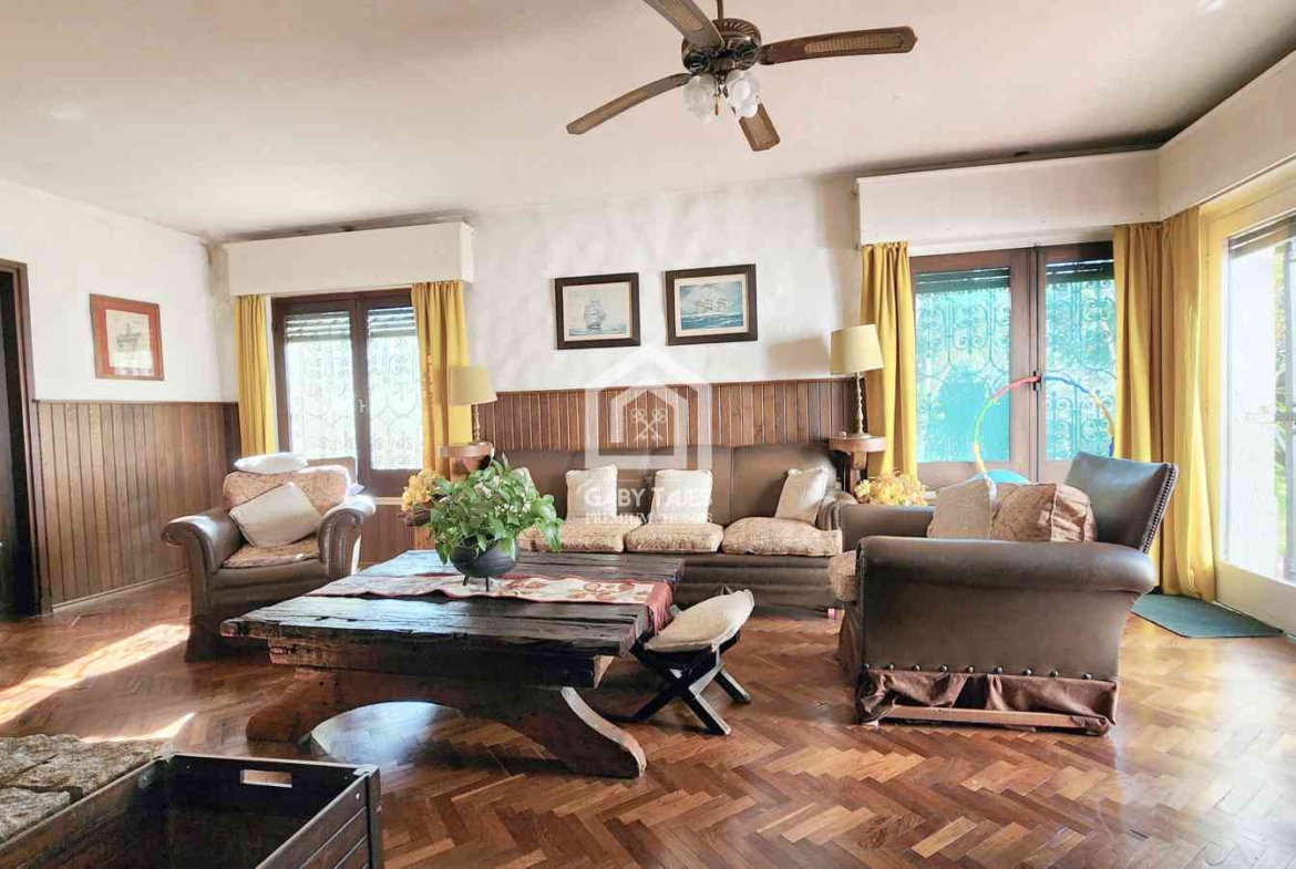 Venta Casa Quinta Colón 8 Dormitorios
