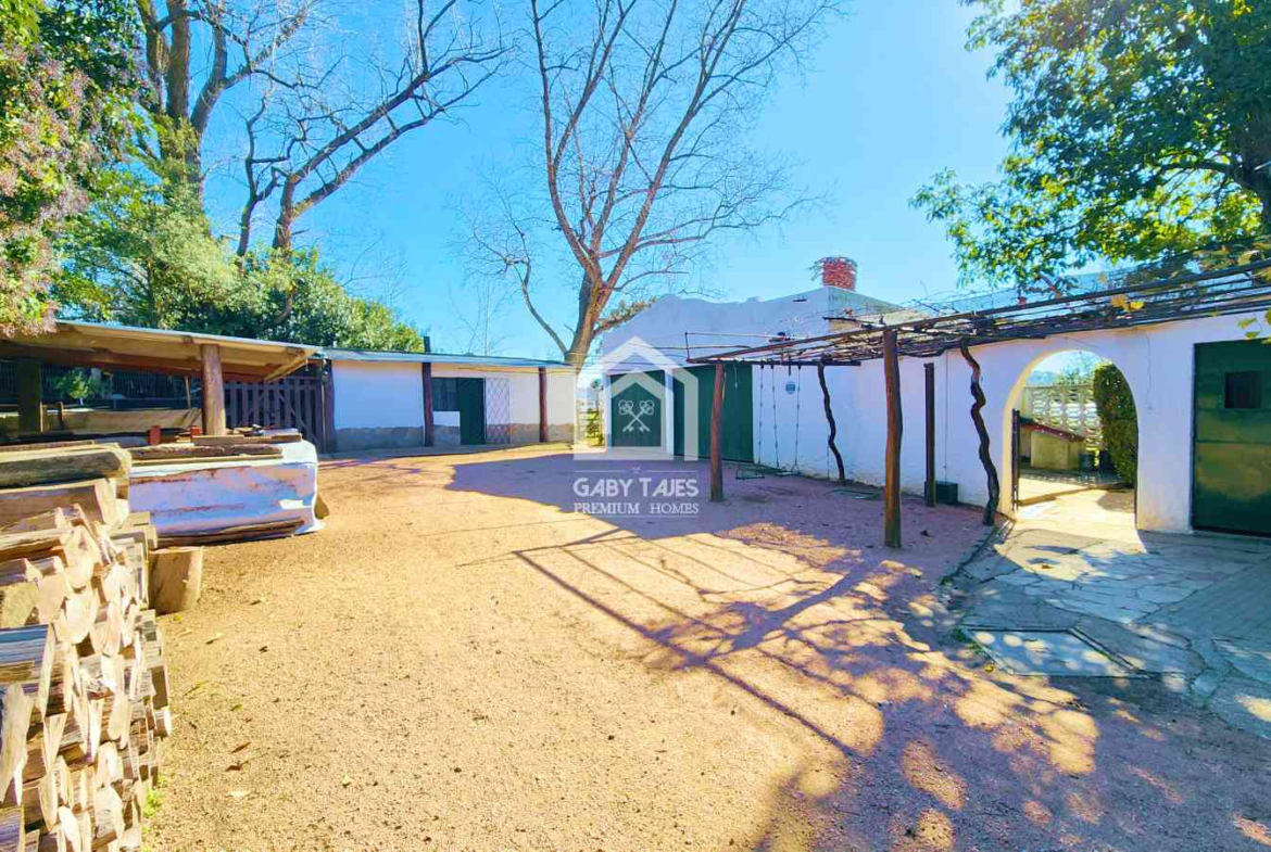 Venta Casa Quinta Colón 8 Dormitorios