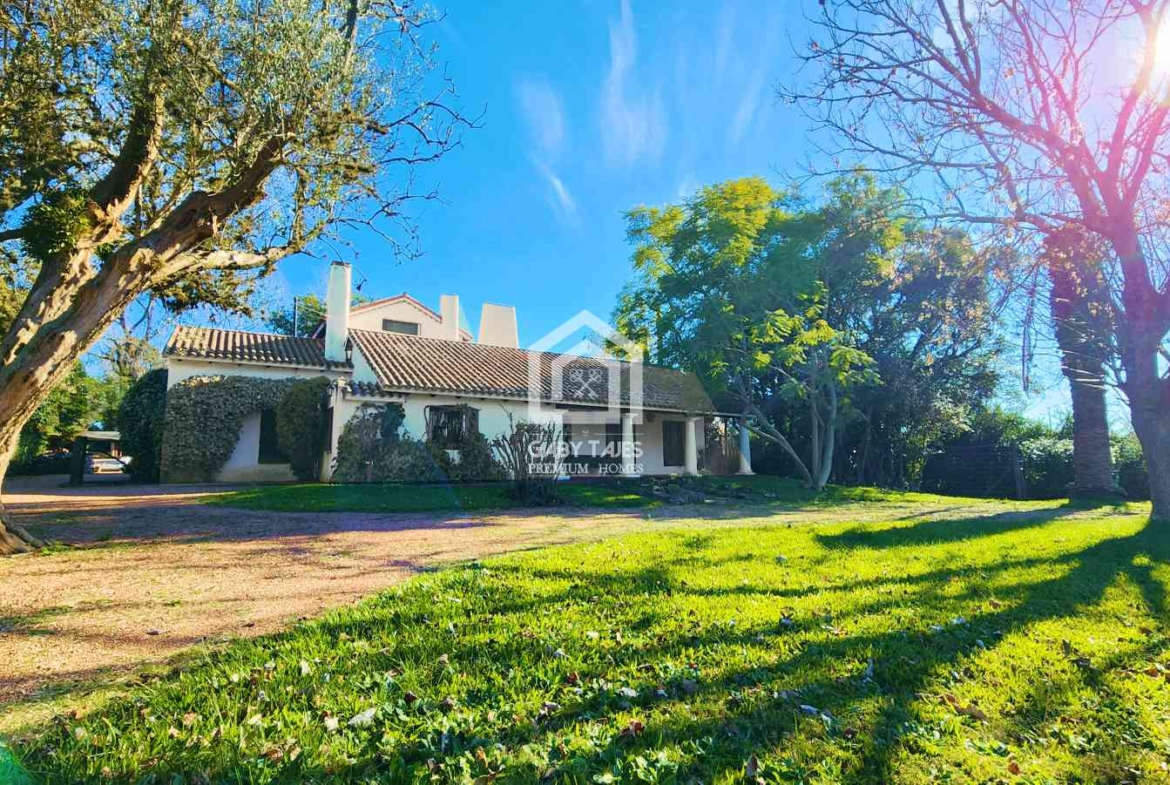 Venta Casa Quinta Colón 8 Dormitorios