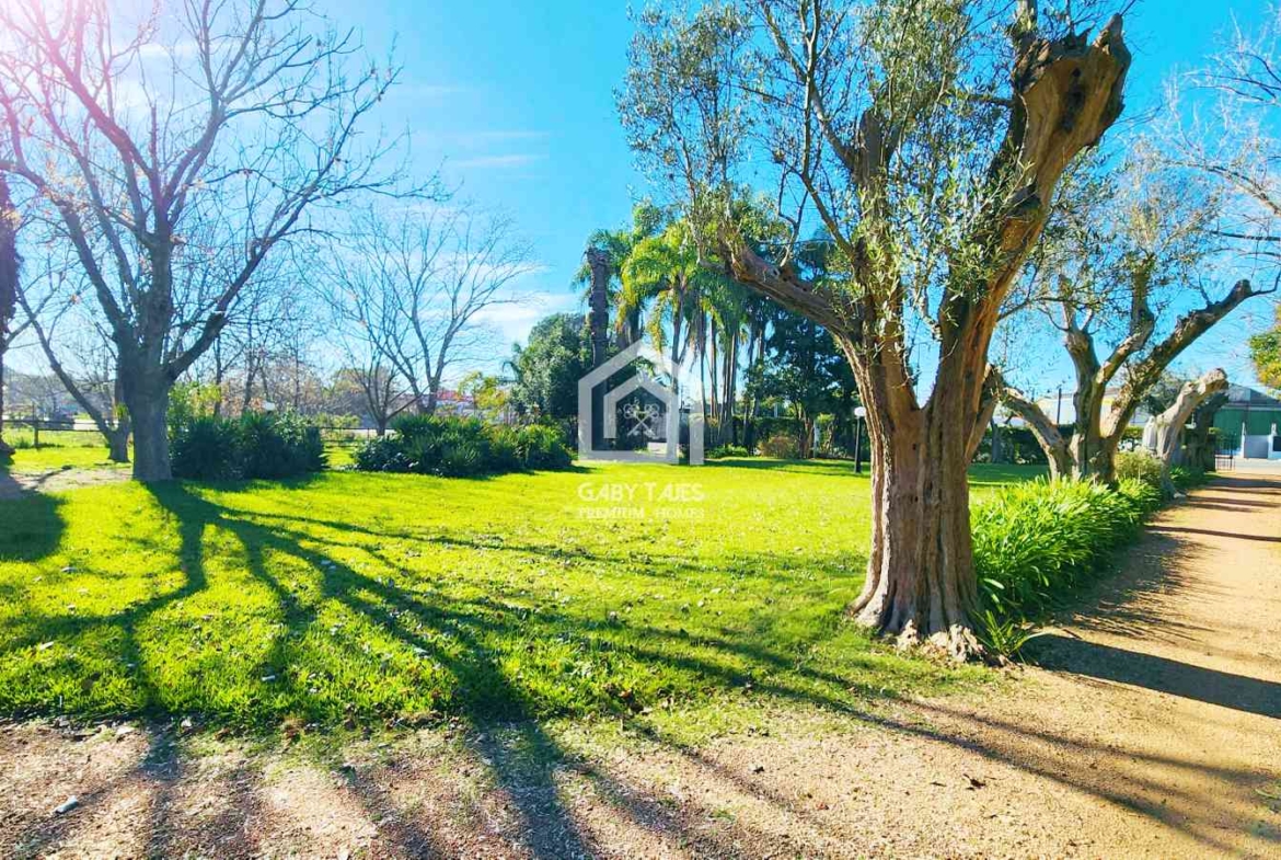 Venta Casa Quinta Colón 8 Dormitorios