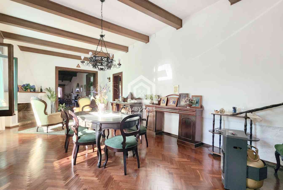 Venta Casa Quinta Colón 8 Dormitorios